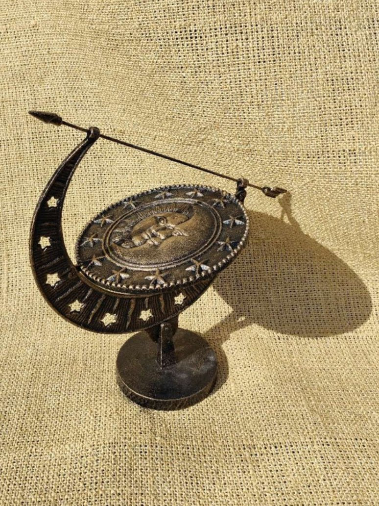 Star Sundial with wide base